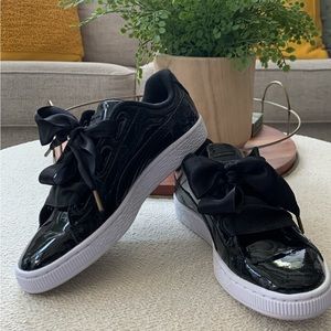 PUMA BASKET HEART BLACK PATENT SNEAKERS WOMENS SIZE 7M